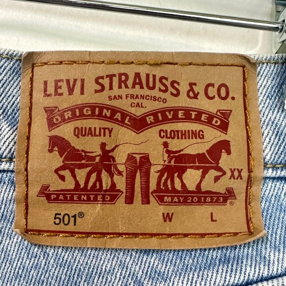 LEVI'S 501 Blue Light Wash Denim Jean Shorts Distressed Raw‎ Hem Women's 25